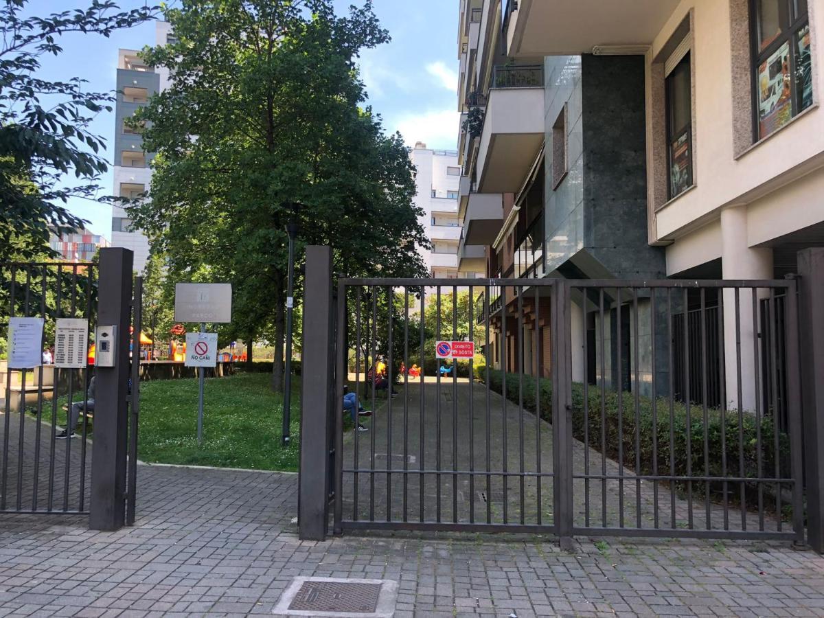 Appartamento Sulla Metro 3 Gialla Maciachini Милано Екстериор снимка