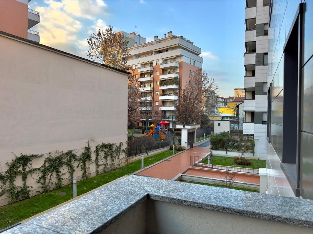 Appartamento Sulla Metro 3 Gialla Maciachini Милано Екстериор снимка